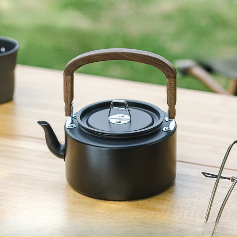 Camping Cooking Mesh - กาต้มน้ำแคมป์ปิ้งอลูมิเนียมอัลลอยด์น้ำหนักเบาขนาด 1.2 ลิตรพร้อมที่จับไม้หม้อทำอาหารกลางแจ้งแบบพกพาสีดำและสีเทา